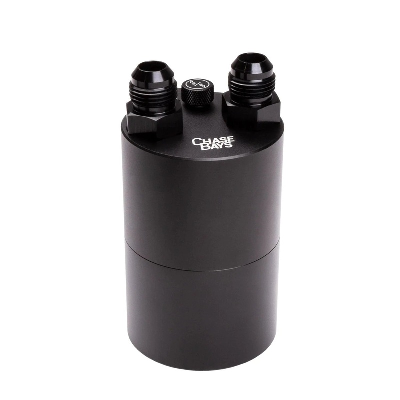 Chase Bays – 10AN 90 Deg L-Fitting Inlet 10AN Straight Outlet Oil Catch Can w/Type 1 Bracket
