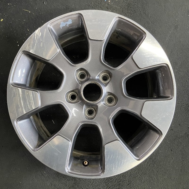 18″ WRANGLER 18 VIN X 6th digit JL body 18×7.5 7 spoke opt WPT polished face with Tech gray pockets Original OEM Wheel Rim
